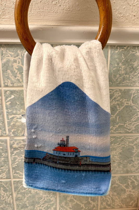 Duluth South Breakwater Outer Lighthouse Hand Towel